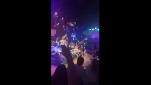 情侣泄密美女大学生和男友分手后私密居家啪啪性爱视频被渣男曝光