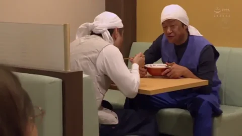 反差萌氣質正妹在床上可騷的直喊我還要舔