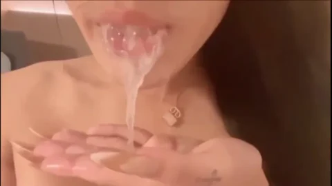 户外爆乳美少妇又来工地勾引老汉 年轻的时候一天要干两次你穿的太性感今天不想刷漆了 一直蹭着屁股哈哈