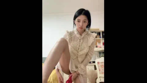 浪.荡小女.友舌技一.流口爆.肉棒最后.颜射.满脸