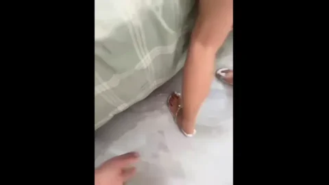 清纯系天花板！颜值美少女颜宝！带漂亮闺蜜一起，小尺度露奶子，白嫩美乳很挺，闺蜜也撩起衣服