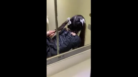 好骚的小妹，清纯露脸情趣装诱惑，露出骚奶子给狼友看，逼逼里塞着跳蛋自慰特写展示，给狼友分享被调教视频