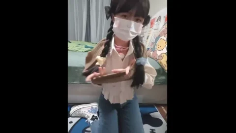 【绿帽淫妻】白皙少妇人妻为挣外快直播 找路人来作为男伴 乘骑位啪啪白浆四溢