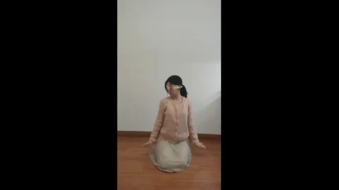 身材完美的女神尤物,露脸出境陪狼友深夜发骚,淫声荡语听指挥圆润的骚奶子,逼逼里塞着道具震动自慰好骚啊