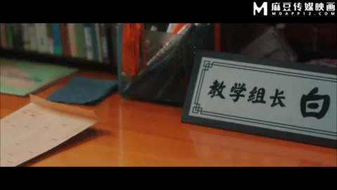 【萝莉】顶级JK萝莉白虎一线天，道具鸡吧自慰
