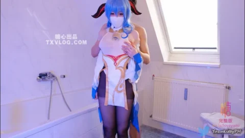 一边被操一边跟男友通电话