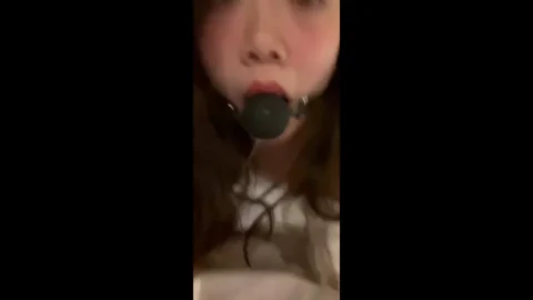 豪乳美女边给打电话边吃大肉棒