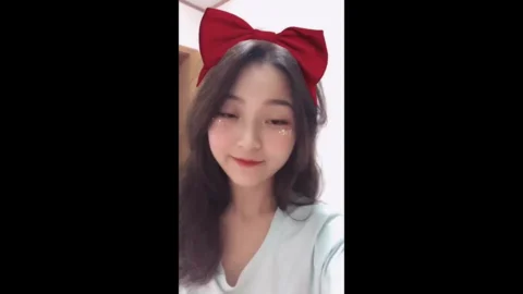 逼逼粉嫩的女友_跳蛋和吊插入逼里欲罢不能