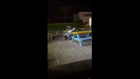 KU酒店里面和年轻长发女友玩穴，白虎嫩逼蝴蝶逼_舌头挑逗无套打桩机