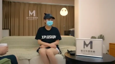 黑丝女神被多姿势连续抽插操出水 床单都湿了 叫声太大太浪 隔三条街也能听到