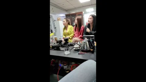 哇塞！这奶子好大啊【00后超级胸】又白又大我好喜欢_7.